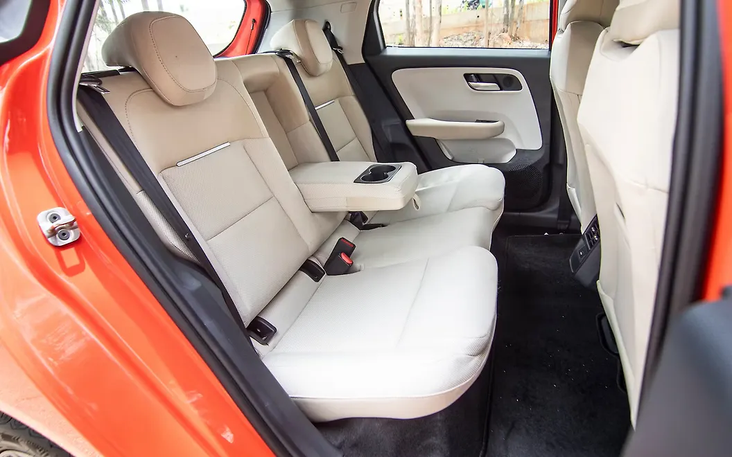 Tata Altroz Arm Rest in Rear Passenger Seats