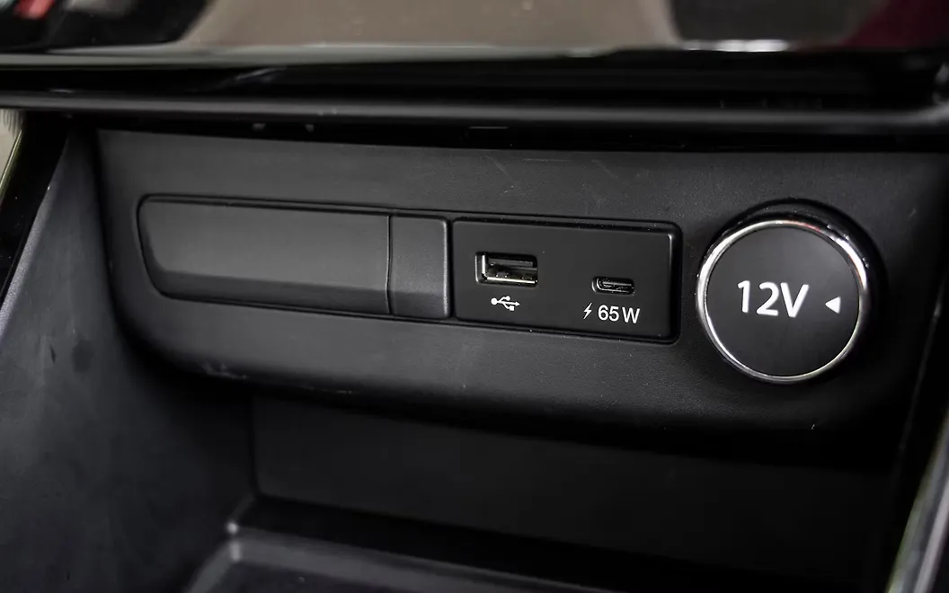 Tata Altroz USB / Charging Port