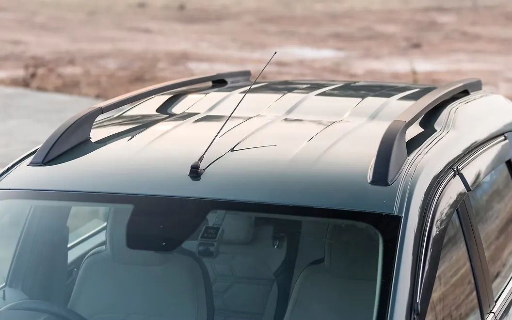 Nissan Gravite Roof