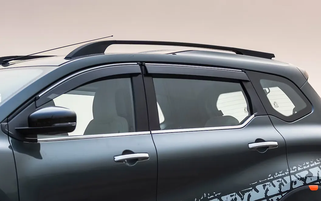 Nissan Gravite Side Top