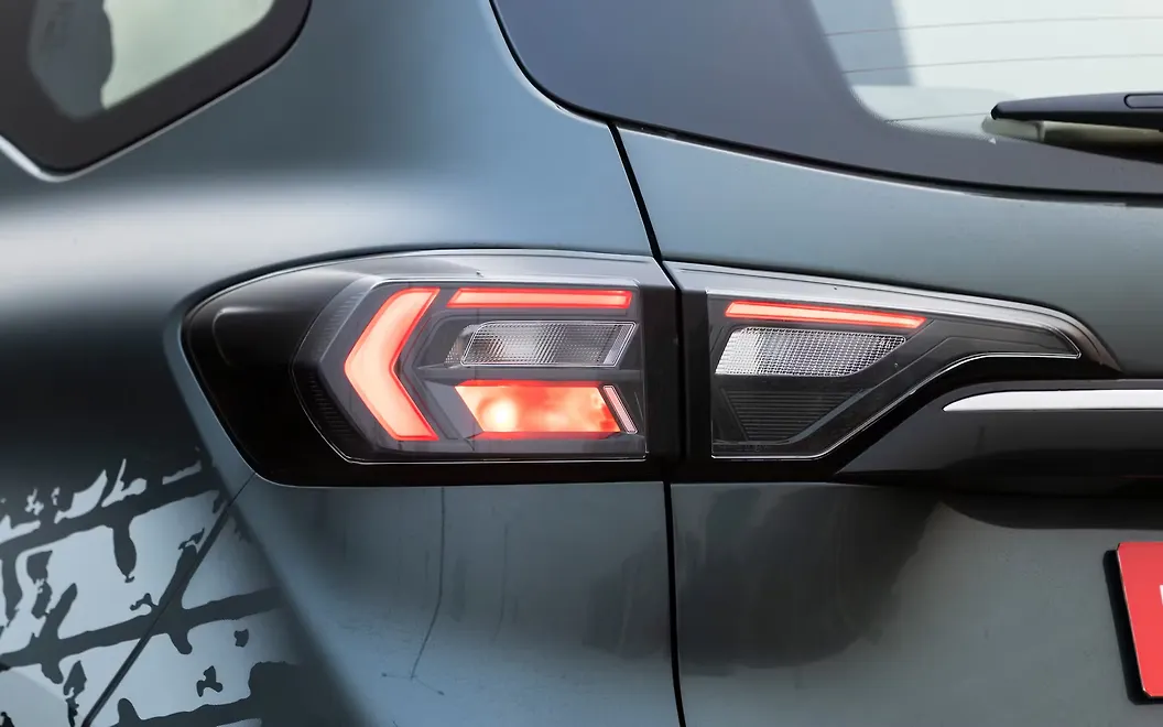 Nissan Gravite Tail Light