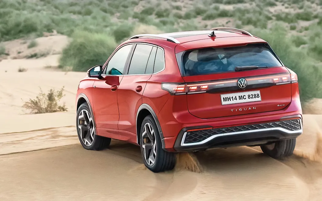 Volkswagen Tiguan R-Line Rear Left View