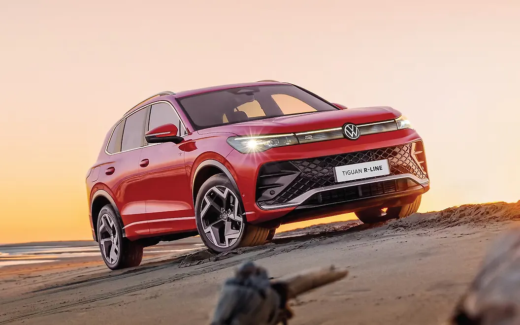 Volkswagen Tiguan R-Line Front Right View