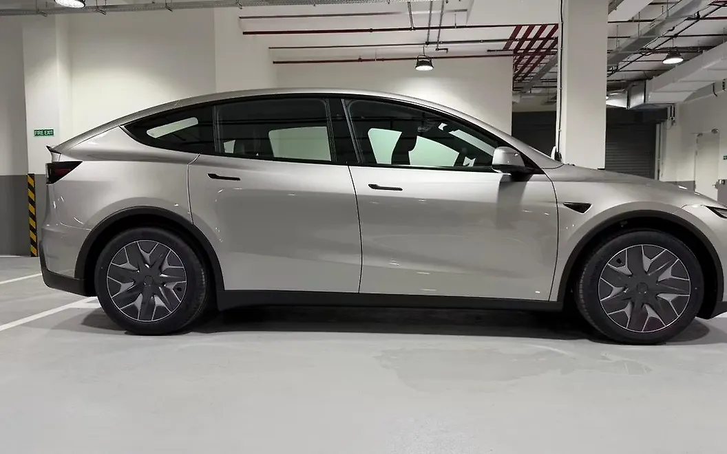 Tesla Model Y Right View