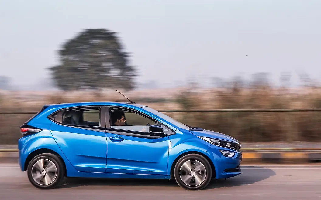 Tata Altroz Right View