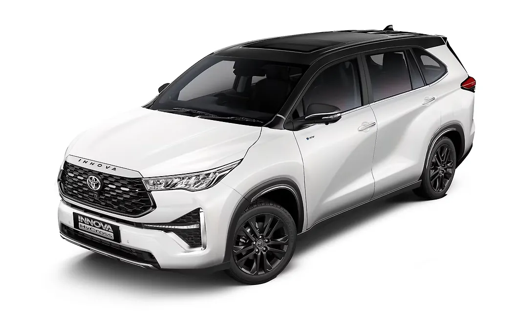Toyota Innova Hycross Front Left View