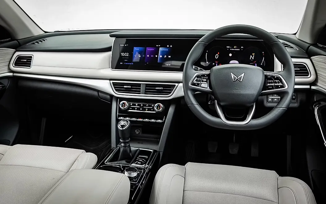 Mahindra XUV700 DashBoard
