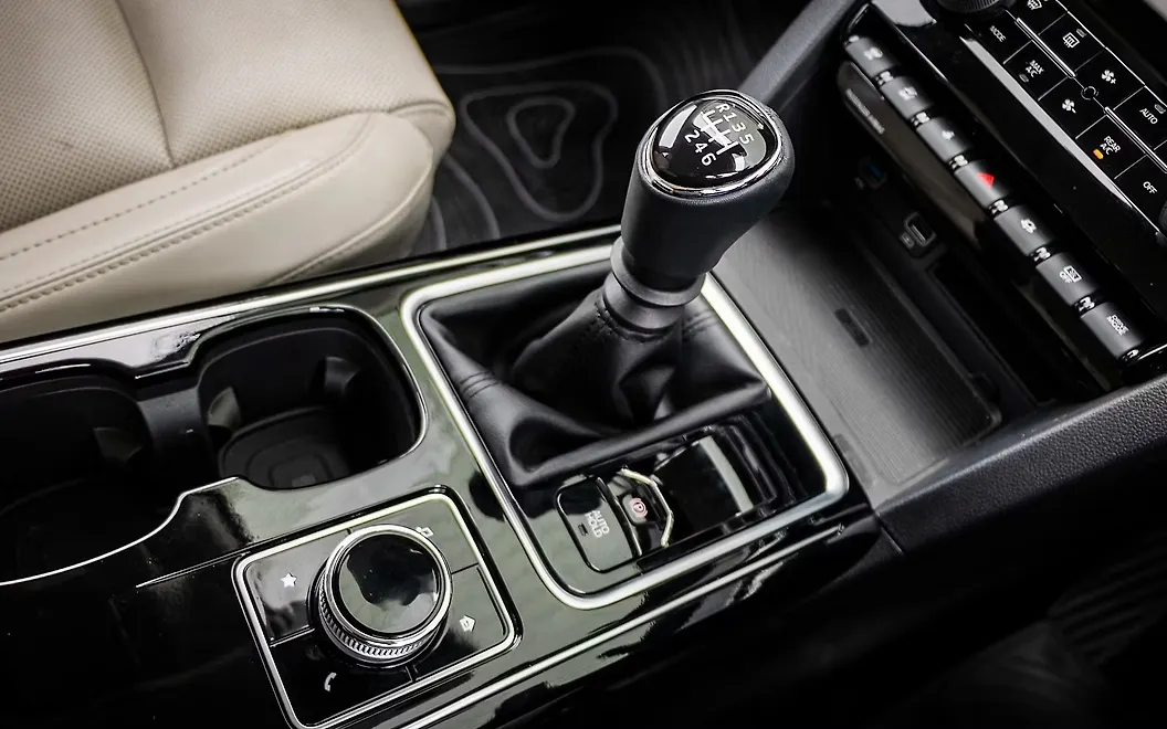 Mahindra XUV700 Gear Shifter