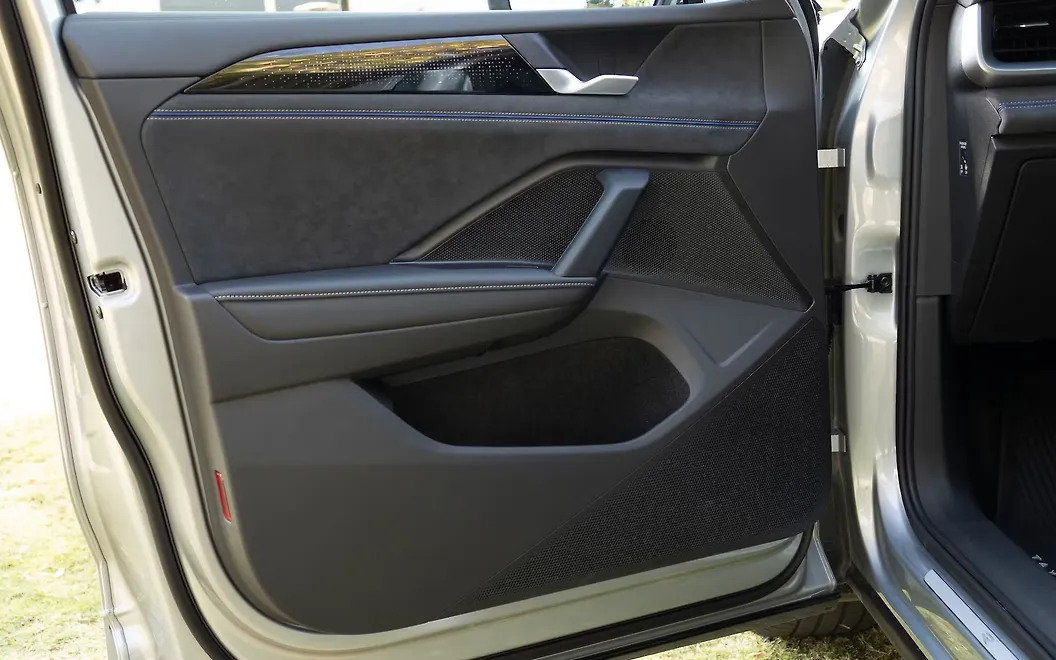 Volkswagen Tayron R-Line Front Passenger Door