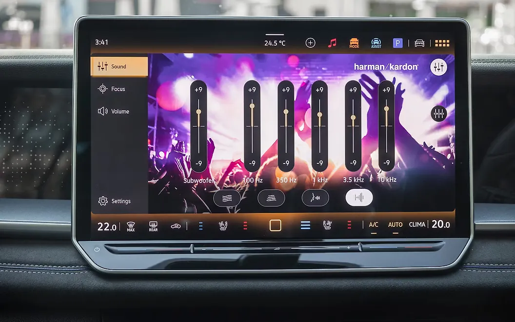 Volkswagen Tayron R-Line Infotainment Display