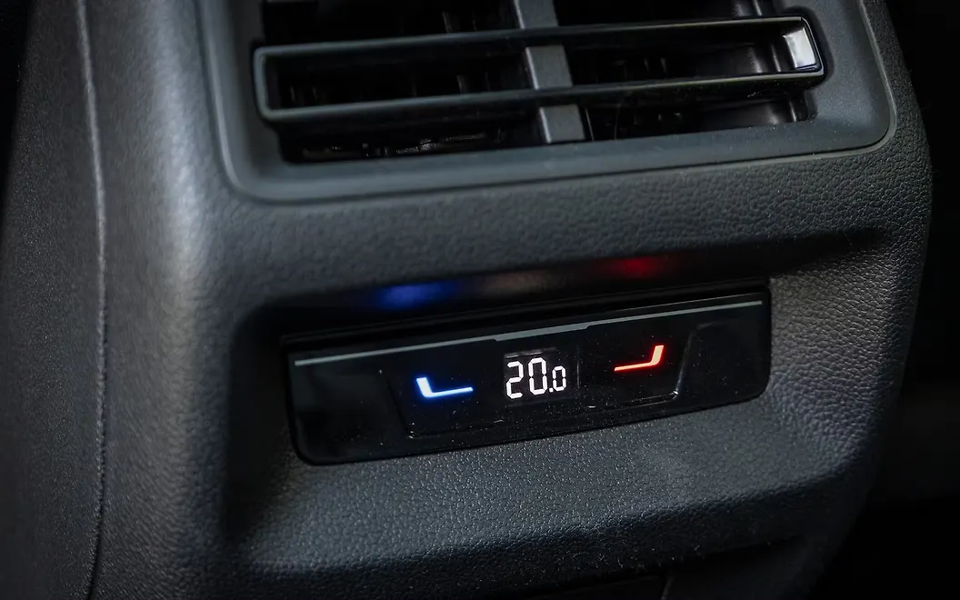 Volkswagen Tayron R-Line Third Row AC Controls