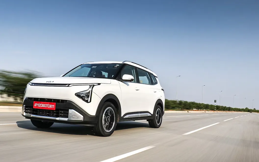 Kia Carens Clavis Front Left View
