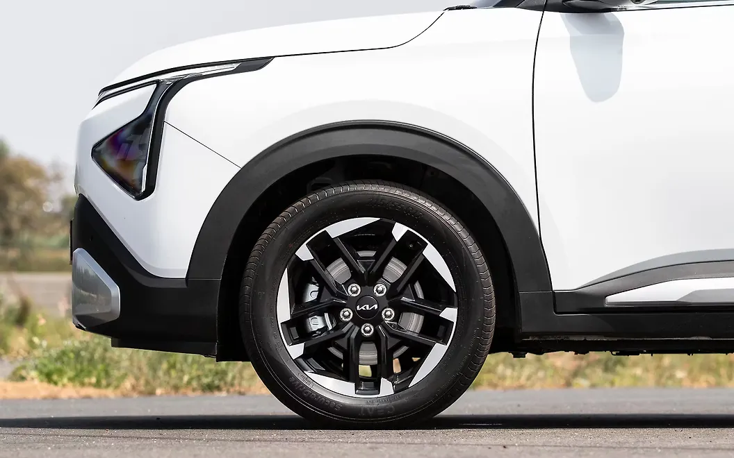 Kia Carens Clavis Tyre