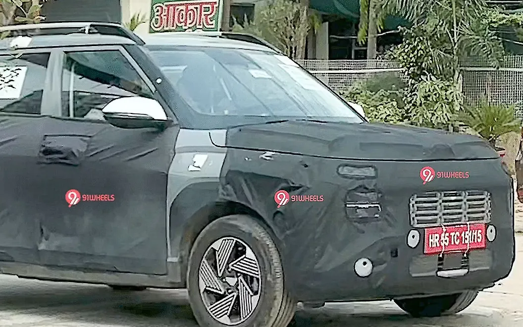 Hyundai Venue Front Right View