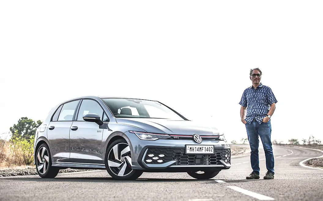 Volkswagen Golf GTI Front Left View