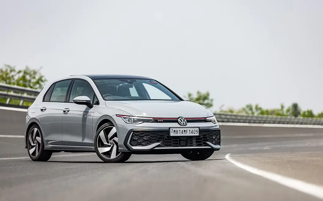 Volkswagen Golf GTI Front Right View