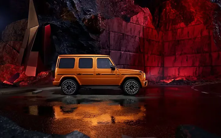 Mercedes-Benz G-Class Right View