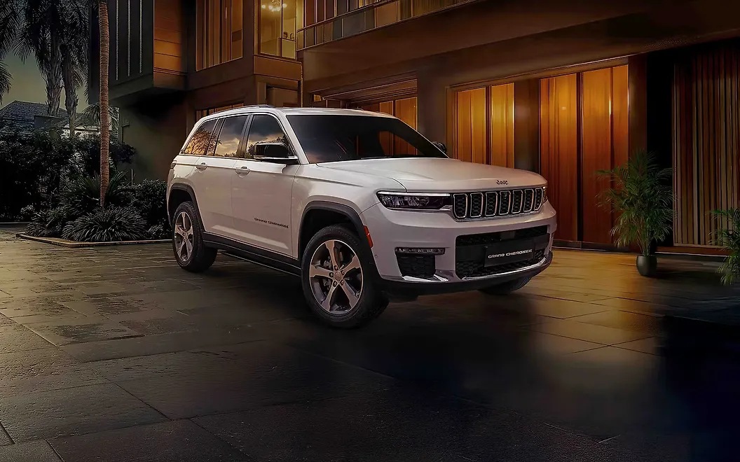 Jeep Grand Cherokee Front Right View