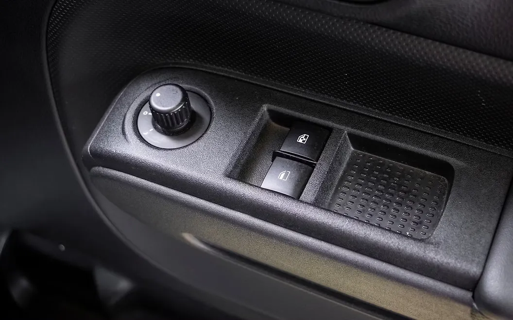 Mahindra Thar ORVM Controls