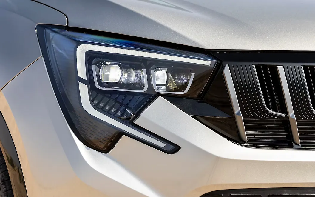 Mahindra XUV 7XO Head Light