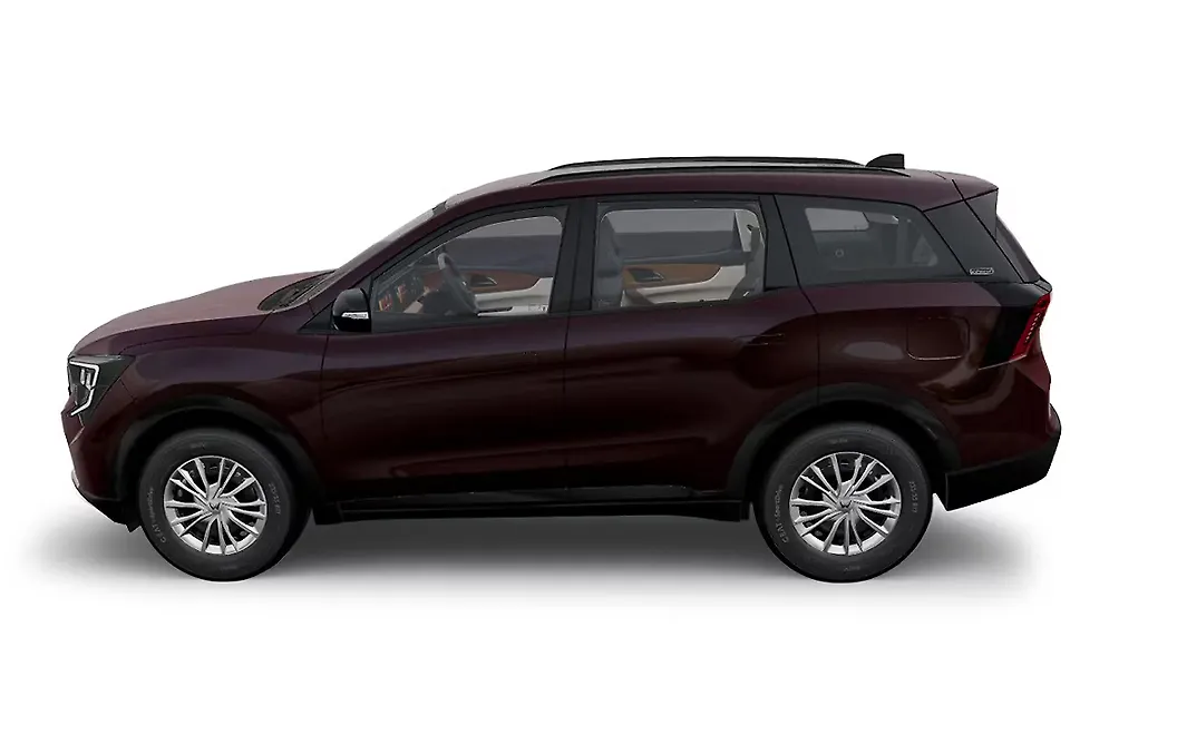 Mahindra XUV 7XO Left View