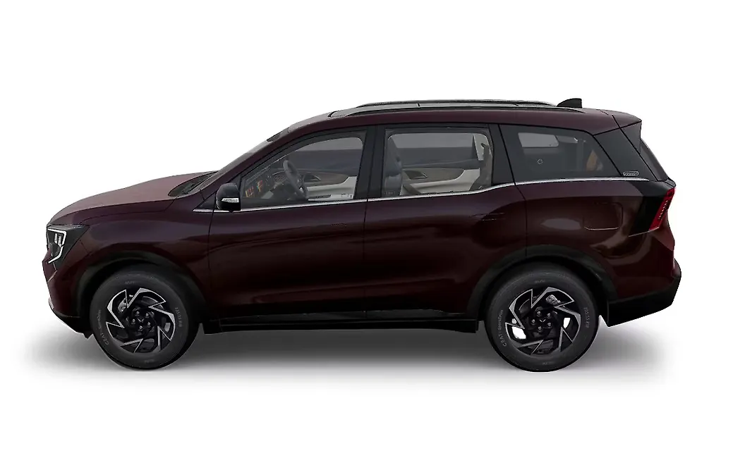 Mahindra XUV 7XO Left View