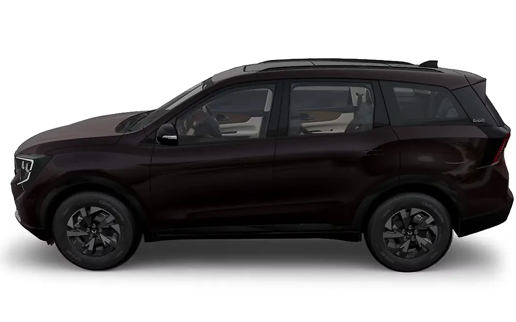 Mahindra XUV 7XO Left View