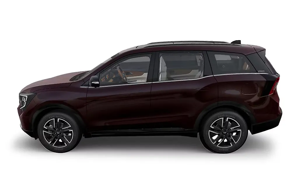 Mahindra XUV 7XO Left View