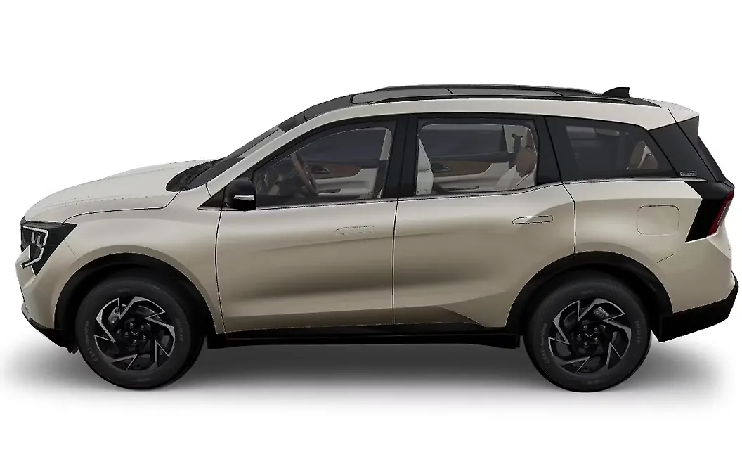 Mahindra XUV 7XO Left View