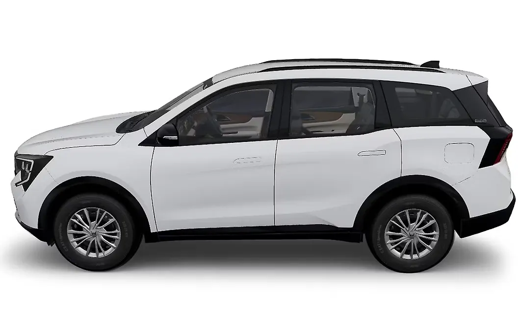 Mahindra XUV 7XO Left View