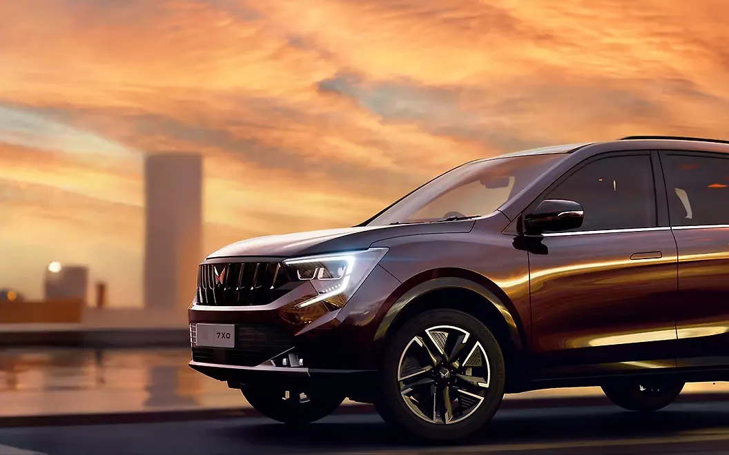 XUV 7XO Front Left View