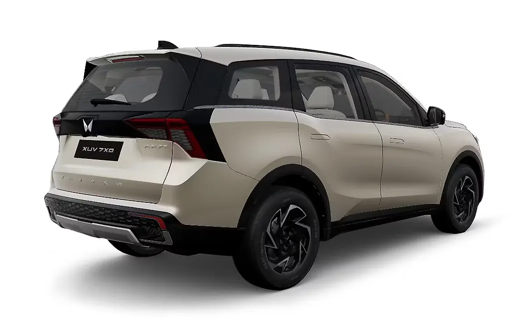 Mahindra XUV 7XO Right Rear View