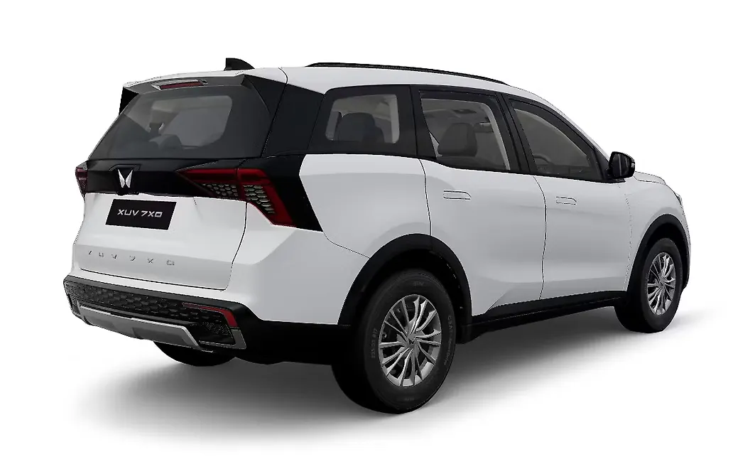 Mahindra XUV 7XO Right Rear View