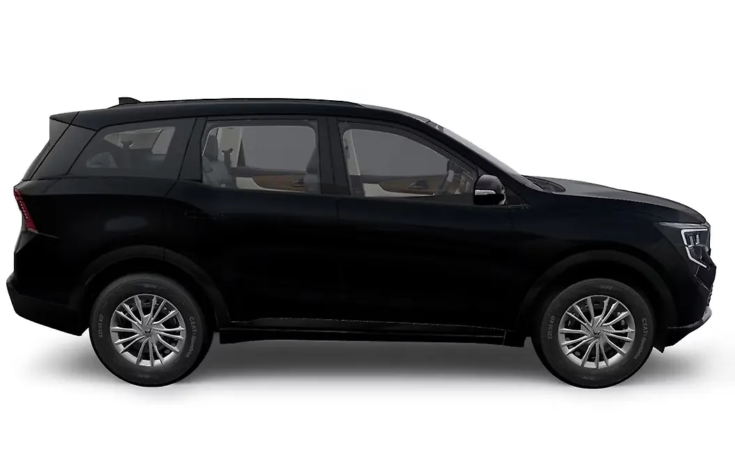 Mahindra XUV 7XO Right View