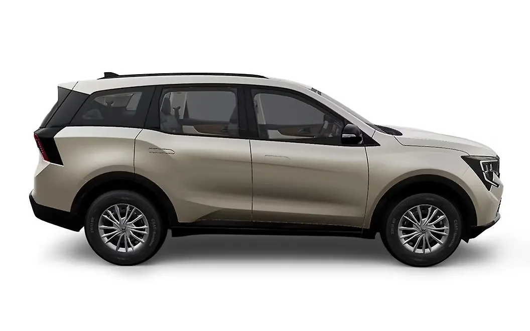 Mahindra XUV 7XO Right View