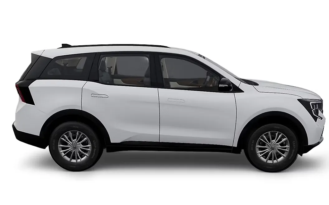Mahindra XUV 7XO Right View