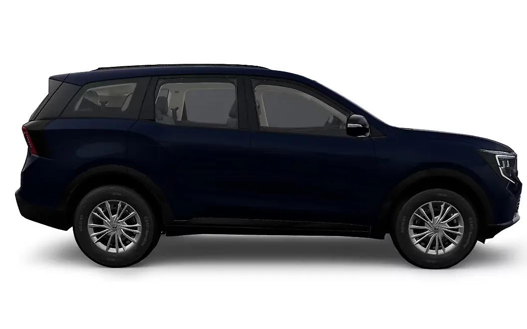 Mahindra XUV 7XO Right View