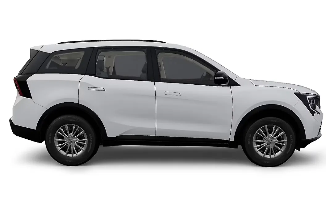 Mahindra XUV 7XO Right View