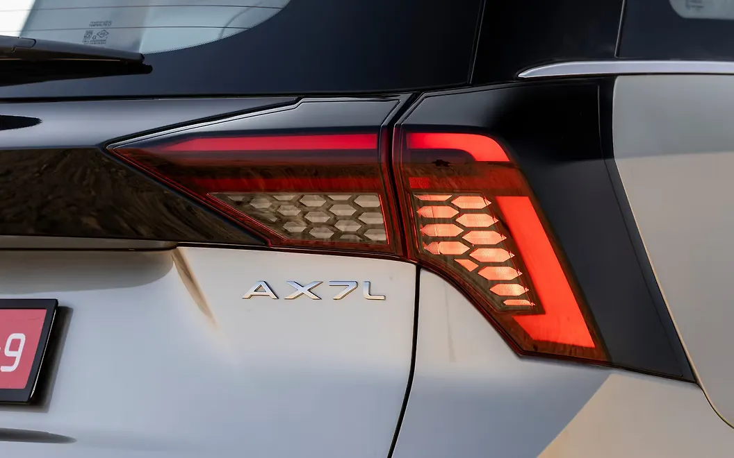 Mahindra XUV 7XO Tail Light