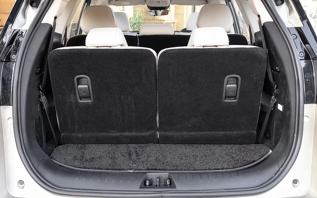 Mahindra XUV 7XO Bootspace