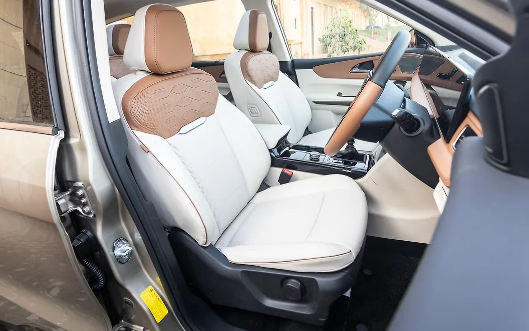 Mahindra XUV 7XO Front Seats