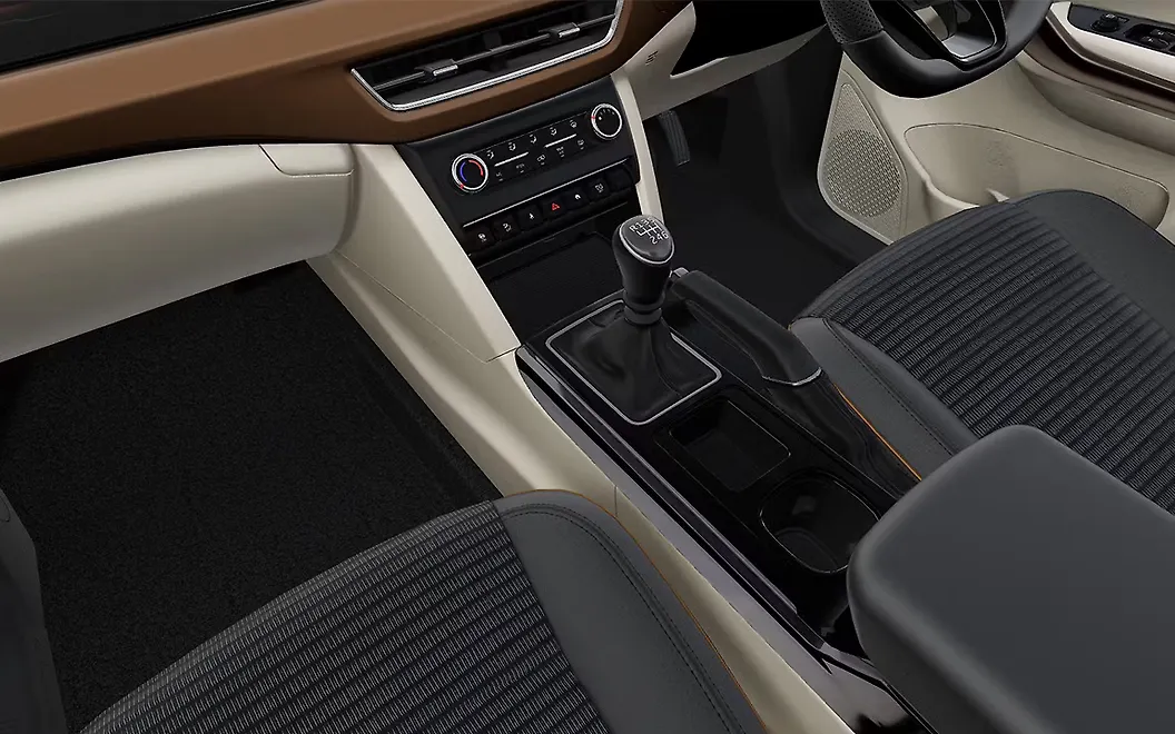 Mahindra XUV 7XO Gear Shifter