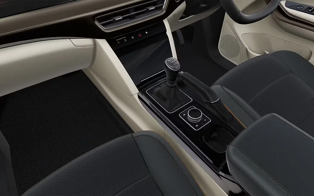 Mahindra XUV 7XO Gear Shifter