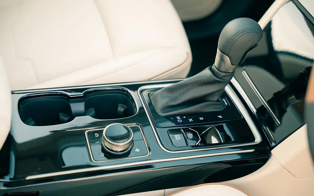 Mahindra XUV 7XO Gear Shifter