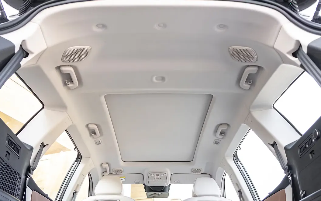 Mahindra XUV 7XO Cabin Roof