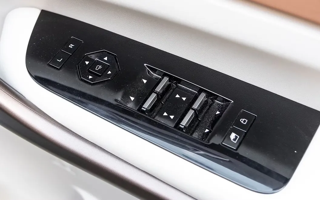 Mahindra XUV 7XO ORVM Controls