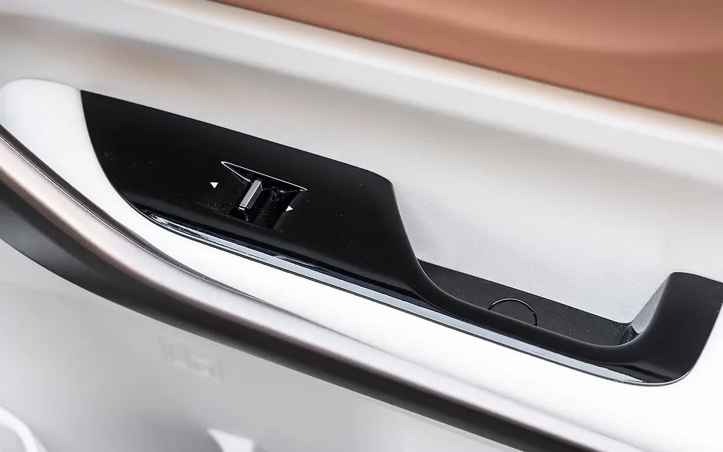 Mahindra XUV 7XO Passenger Window Controls