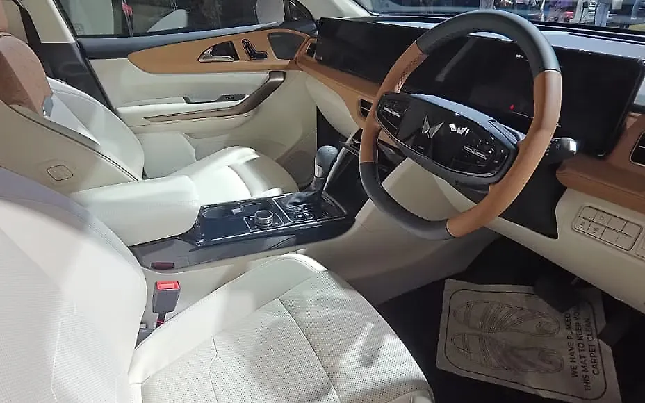 Mahindra XUV 7XO Steering