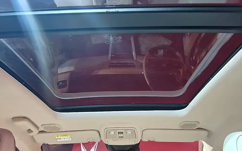 Mahindra XUV 7XO Sunroof
