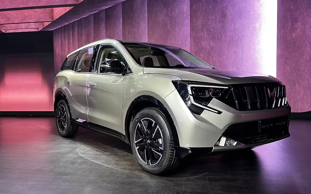 Mahindra XUV 7XO Front Right View